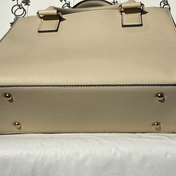 41 Hawthorn Cream Handbag - Picture 4 of 11